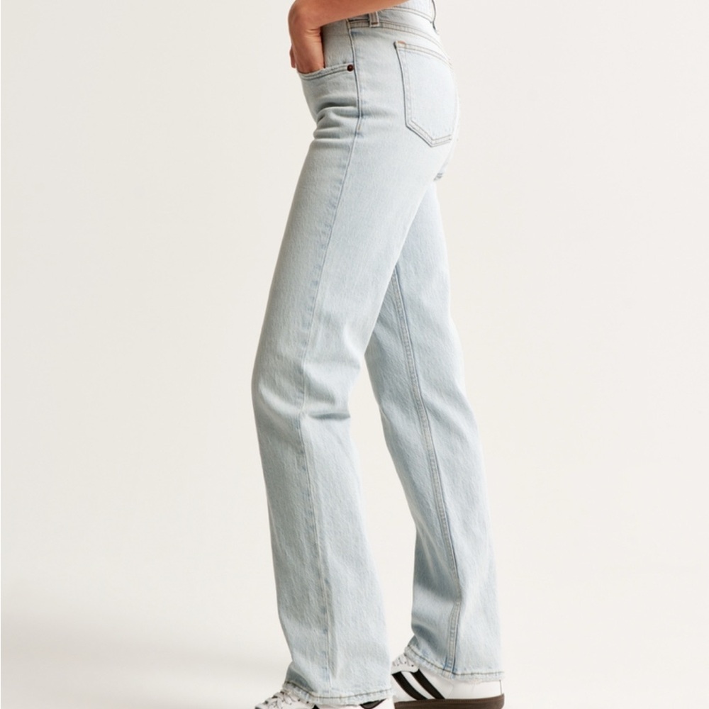 Abercrombie & Fitch Women's Mid Ride 90’s Straight Leg Jeans